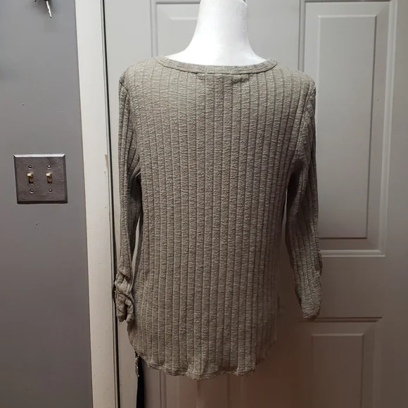 Maurices v neck top, size xl - Picture 5 of 8